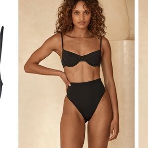 NWT Monday Swimwear Maui Top